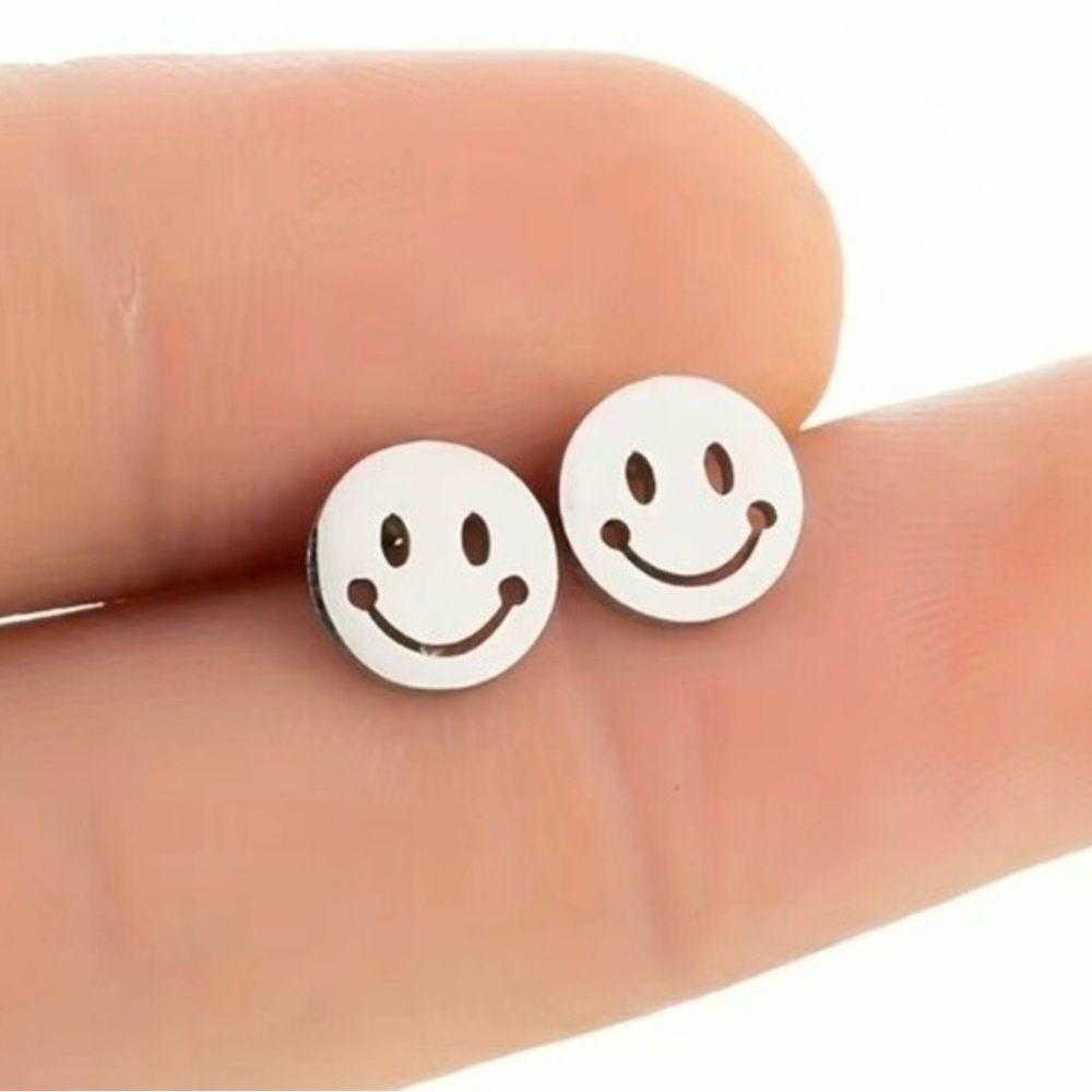 Happy Vibes Smiley Earrings – Hypoallergenic Stainless Steel